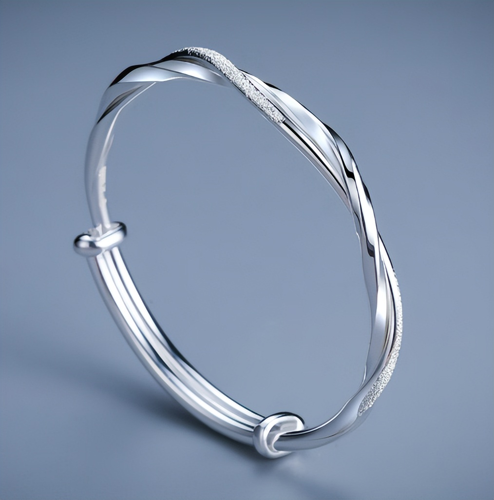 How much does a pure silver bracelet cost per gram? Silver bracelet