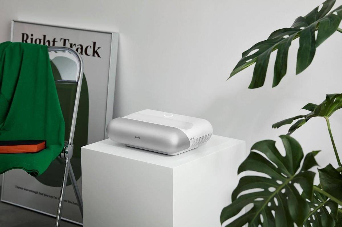 How useful is the popular JMGO O1S?Ultra short throw projector is