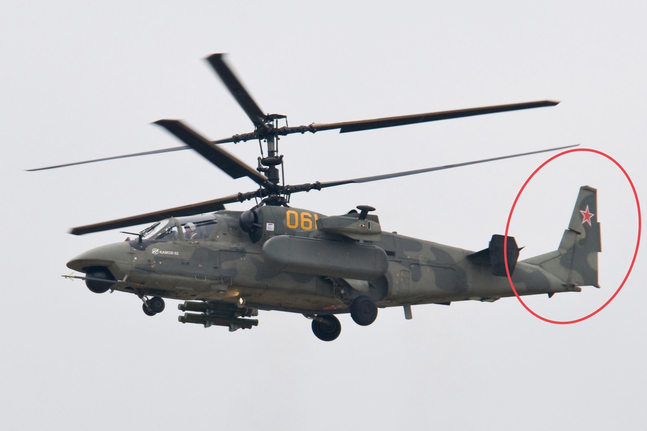 The Russian Army's Ka52 gunship was hit by a missile at the tail and ...