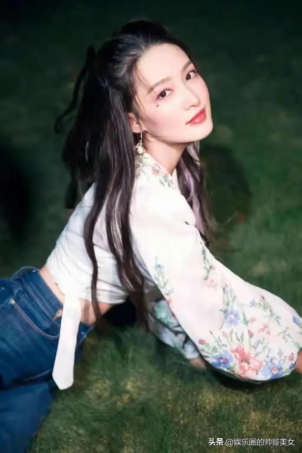 12 beautiful pictures of Li Qin, all of which are collector's editions ...