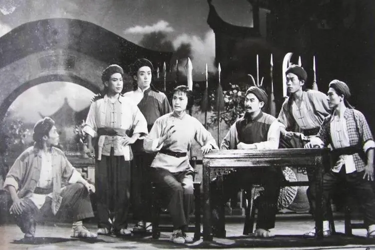 Famous singer Chen Lin: became popular at the age of 23, jumped from ...