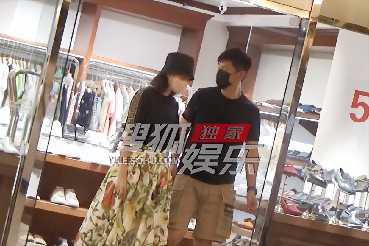 Exclusive: Guo Xiaodong and Cheng Lisa went to the men's clothing store ...