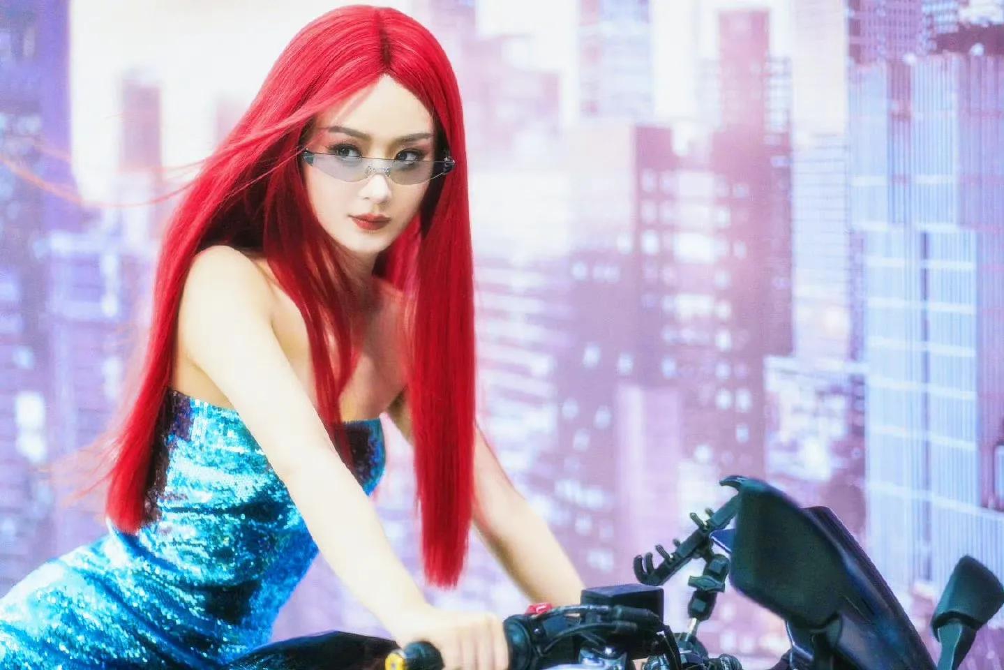 With super high looks and unruly red hair, who do you think won? - iNEWS