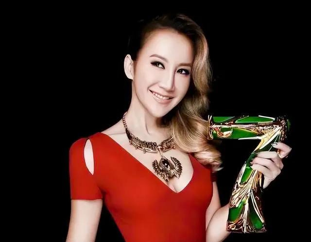 It was too sudden, too sudden, the important Chinese singer Coco Lee ...