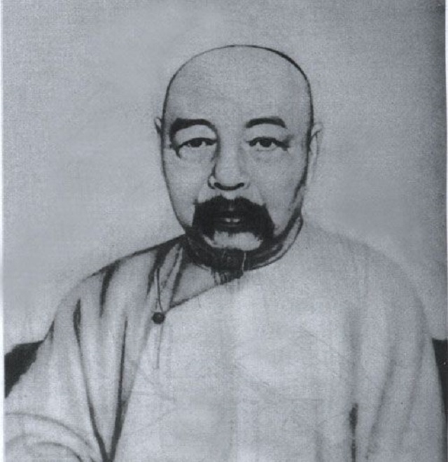 In 1874, Zuo Zongtang decided to recover Xinjiang, and Li Hongzhang ...