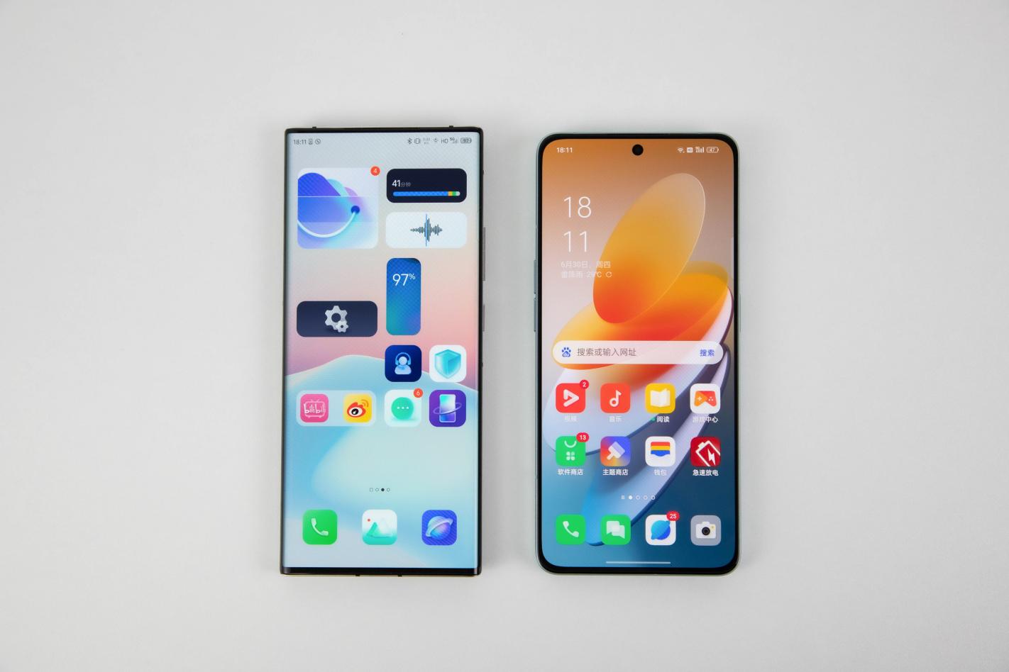 The front of the mobile phone is worth the ceiling. These two domestic ...