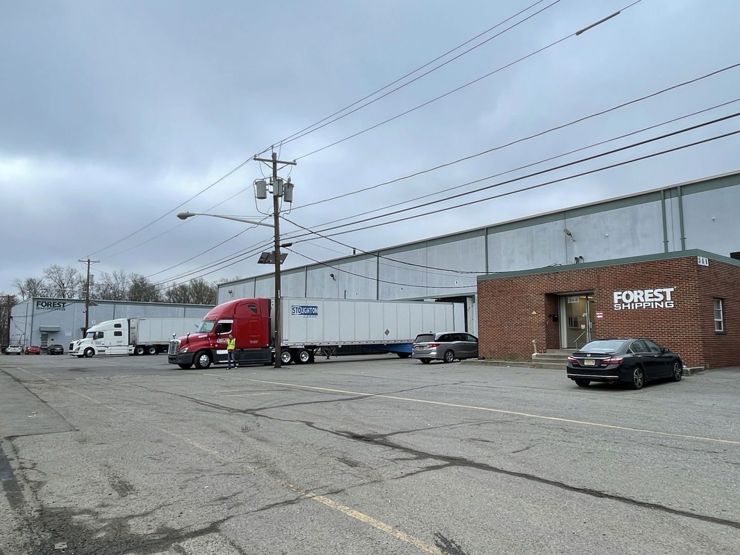 What is the zip code of the BOS5 address of the Amazon warehouse in the