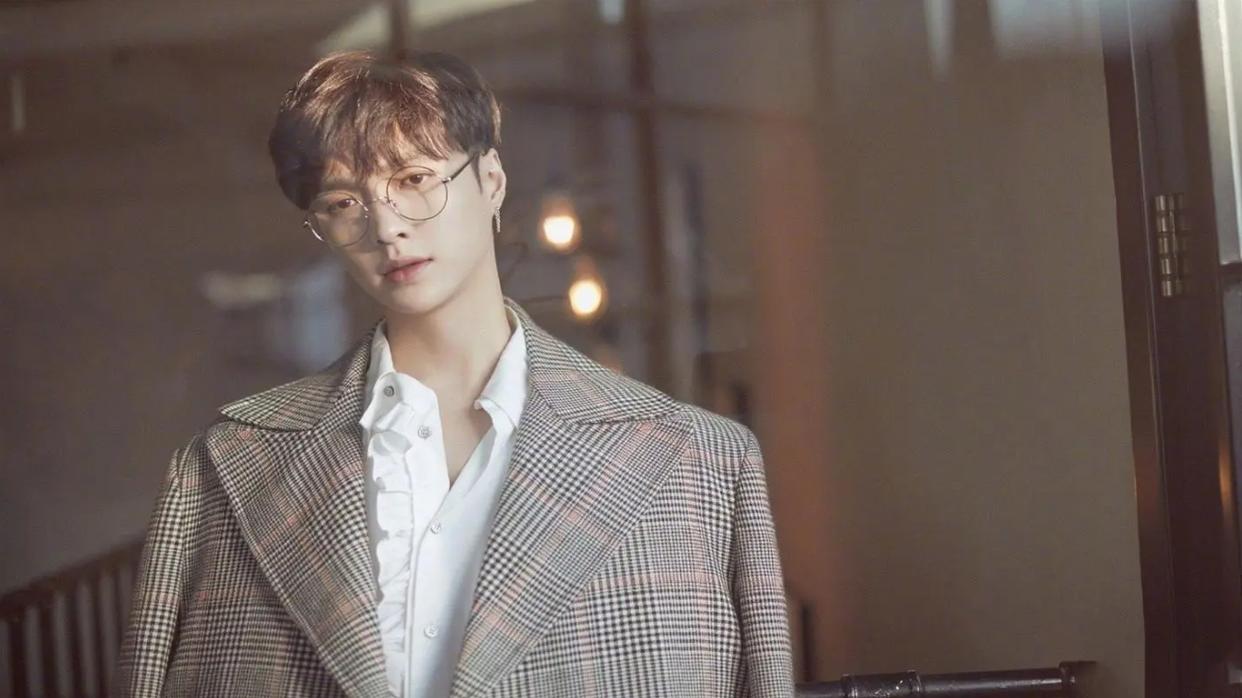 Zhang Yixing can be ridiculed for his low EQ and bad acting skills, but he must never be