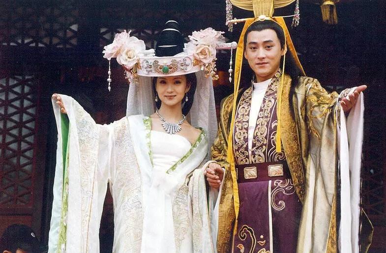 In the story of choosing a concubine, Chen Hao played two beauties and ...