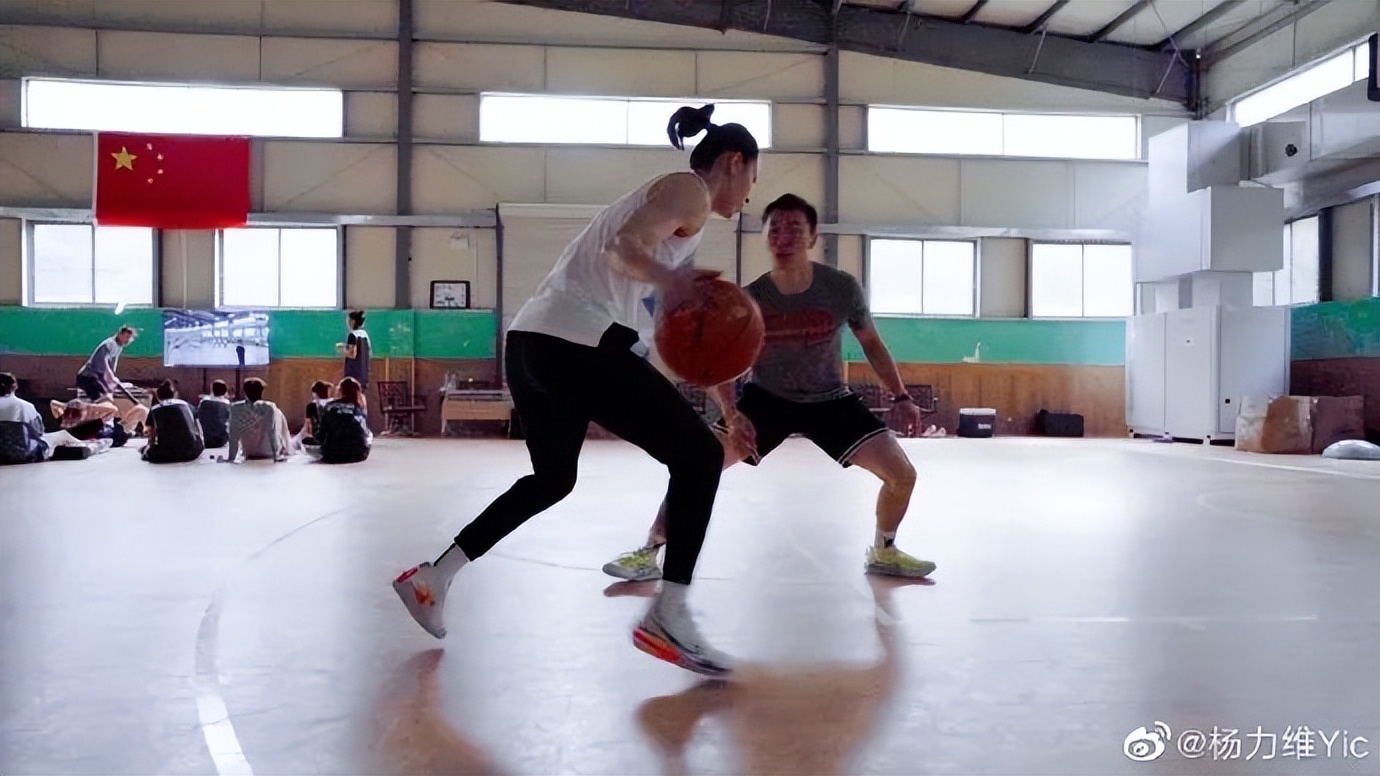 Yang Liwei lands in Los Angeles Sparks joins WNBA with Han Xu - iNEWS