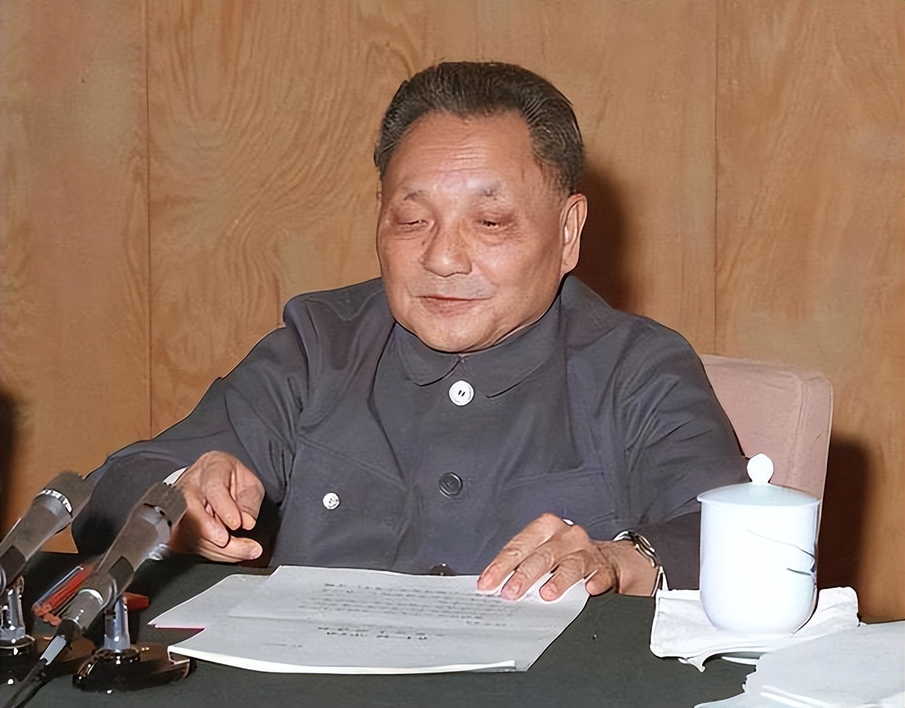 In 1988, a rare group photo of Wang Yi and Deng Xiaoping, Deng Xiaoping ...