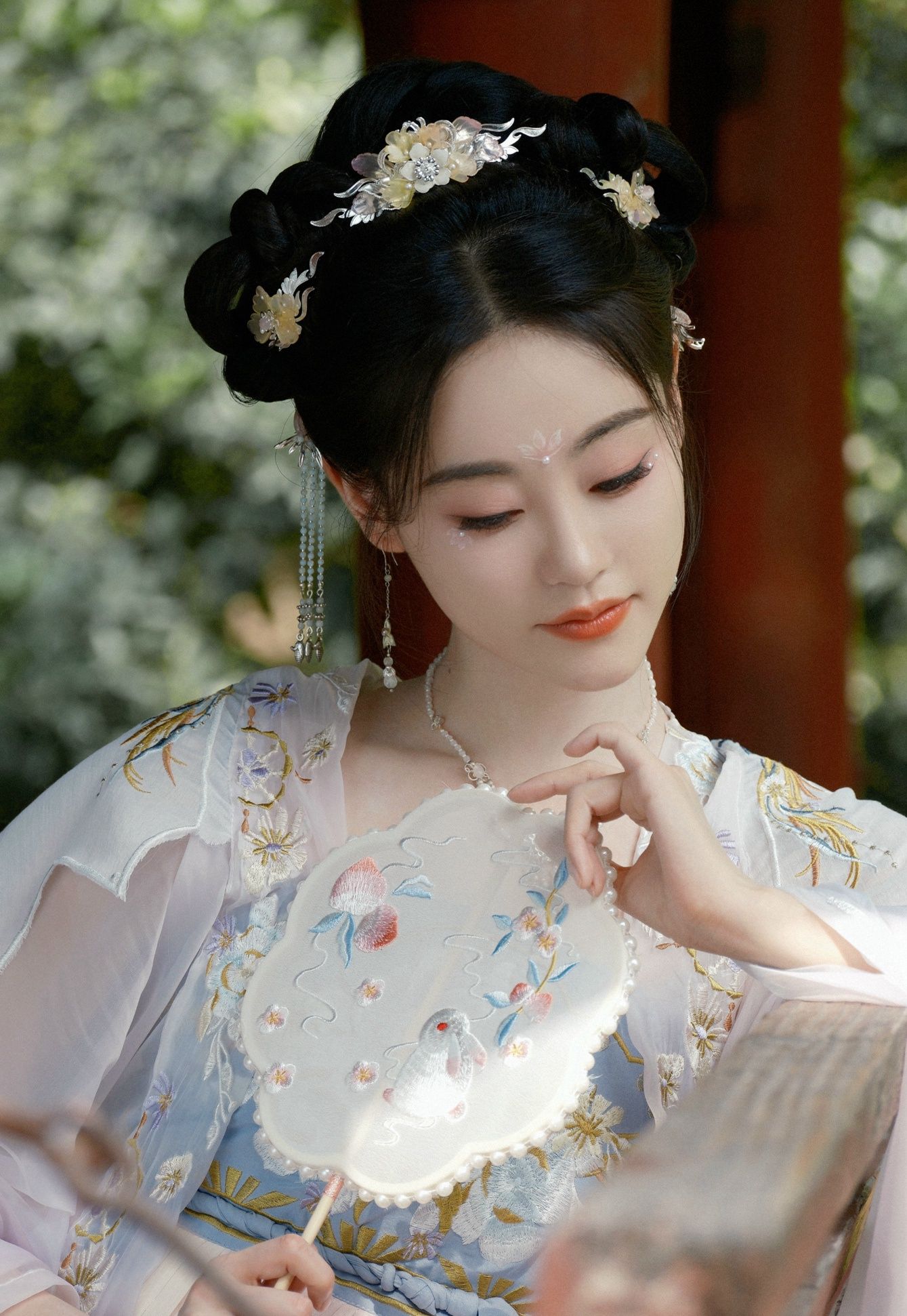 Zhu Xudan's elegant photo of white tulle Hanfu - iMedia