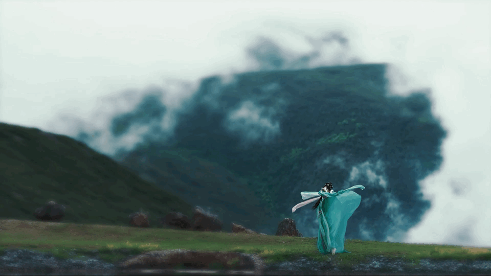 The goddess Luo Wenbo descended to the Jade Dragon Snow Mountain and ...