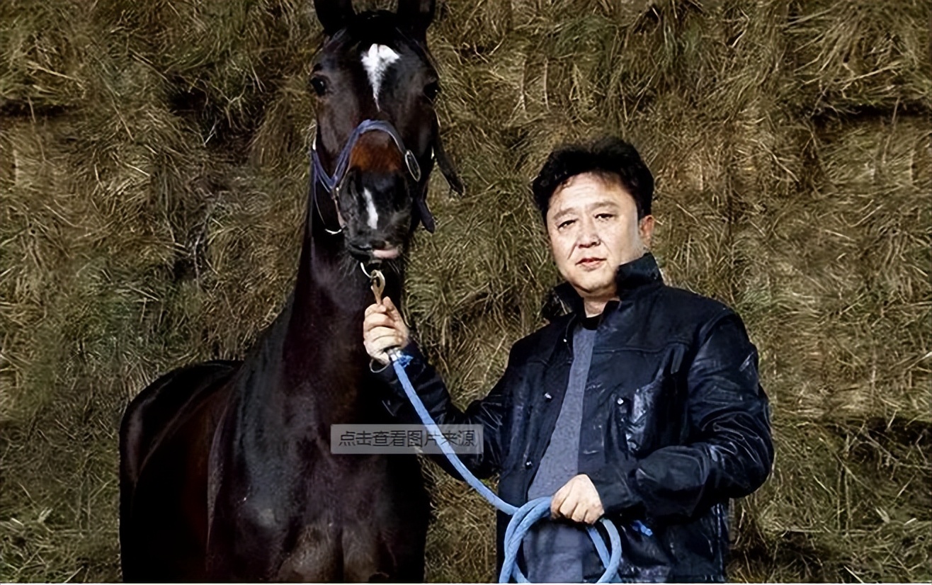 54-year-old Yu Qian lives in the countryside, caught cicadas outside ...