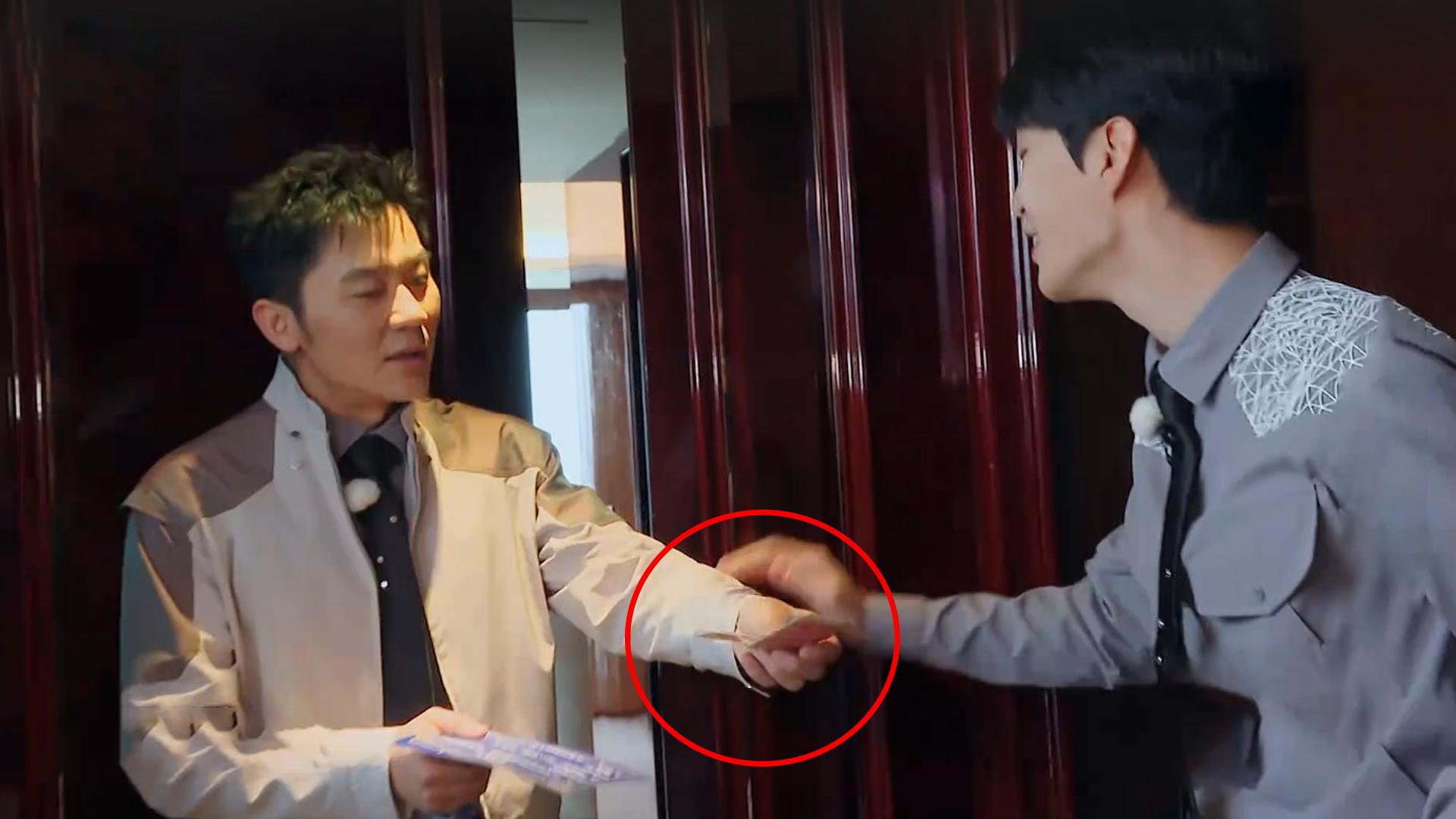 Are Fan Chengcheng and Li Chen at odds? In fact, he was taken care of ...