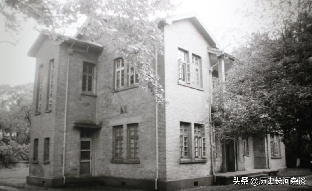 How did Duke Deng walk through the trough of his life? - iNEWS