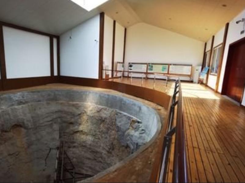 In 1971, when Luoyang excavated Hanjia Cang, it was unexpectedly ...