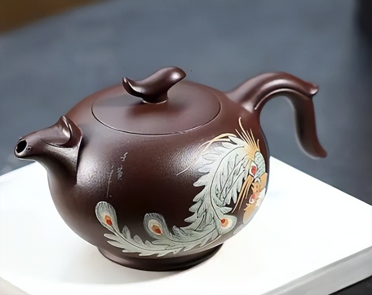 What are the characteristics of Feng Chaoyang purple sand teapot? What