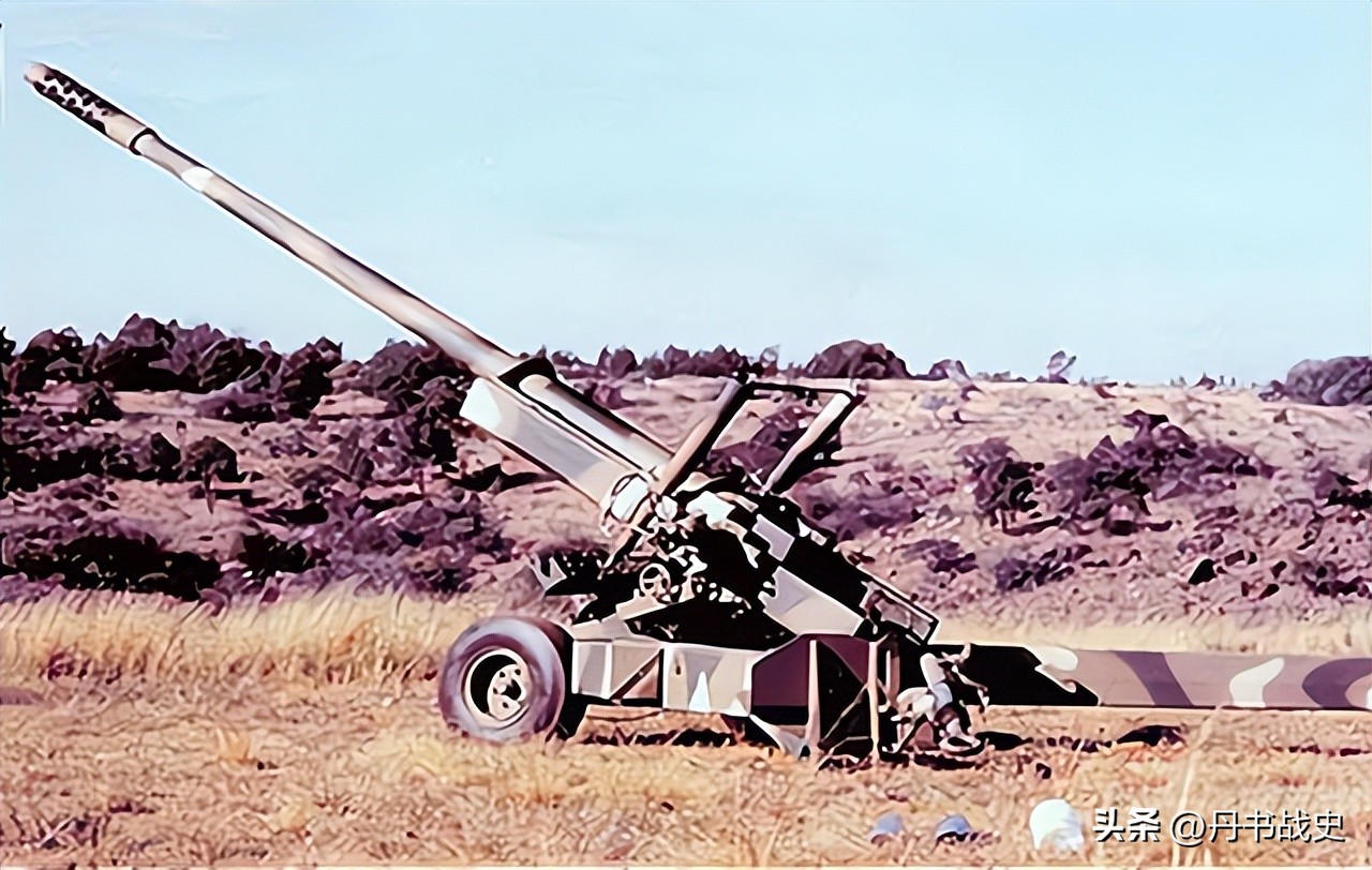 South African G7 light howitzer, known as the 105mm howitzer with the ...