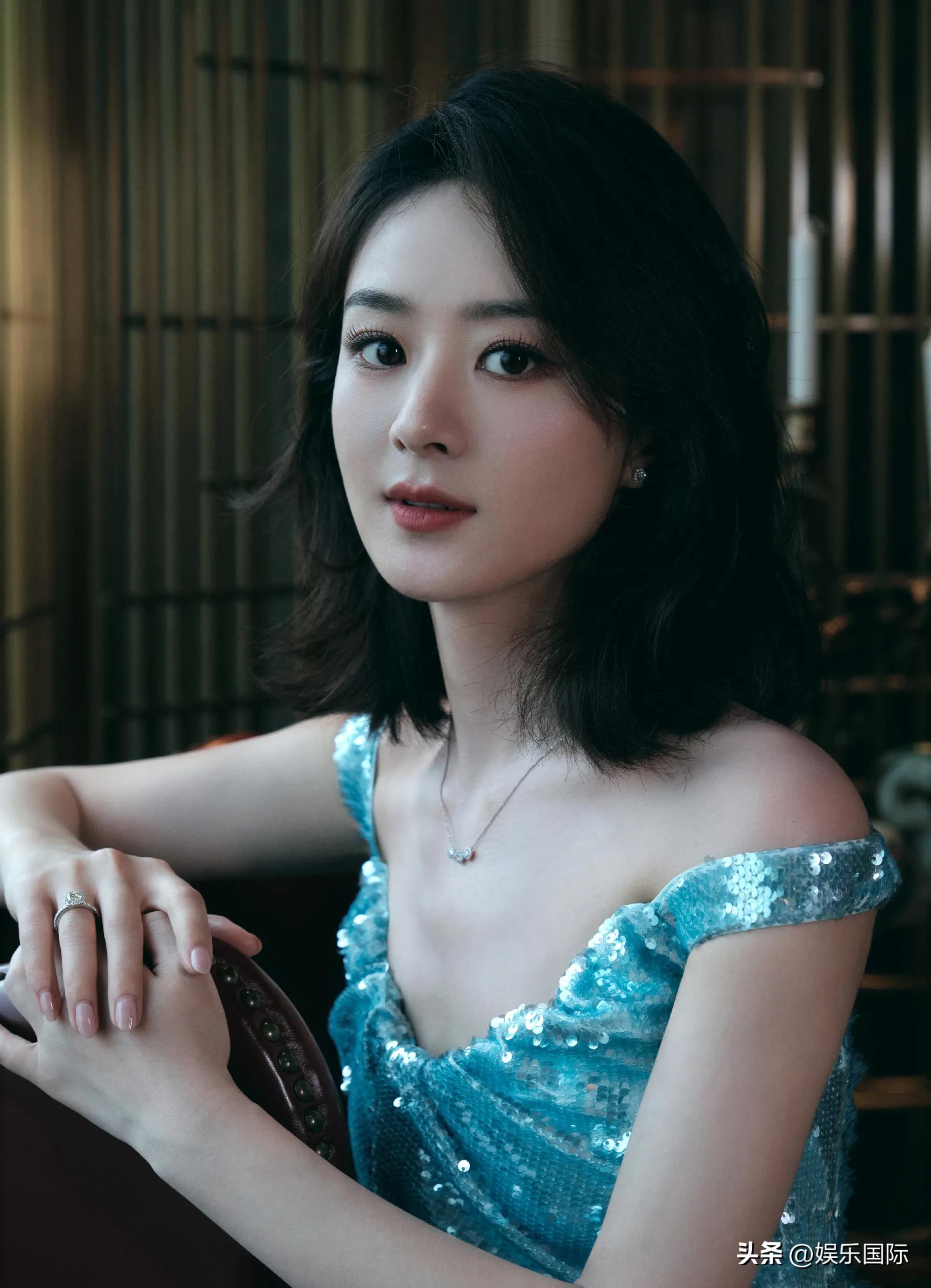 Zhao Liying Wears A Sequined Blue Dress With Fragrant Shoulders Elegant And Charming Like A