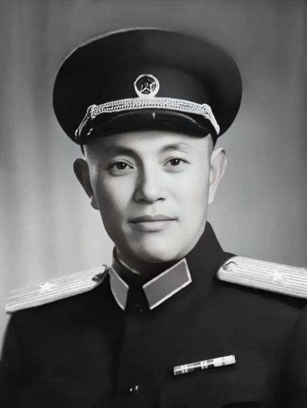 The founding general Zhang Lixiong: has the longest military experience ...