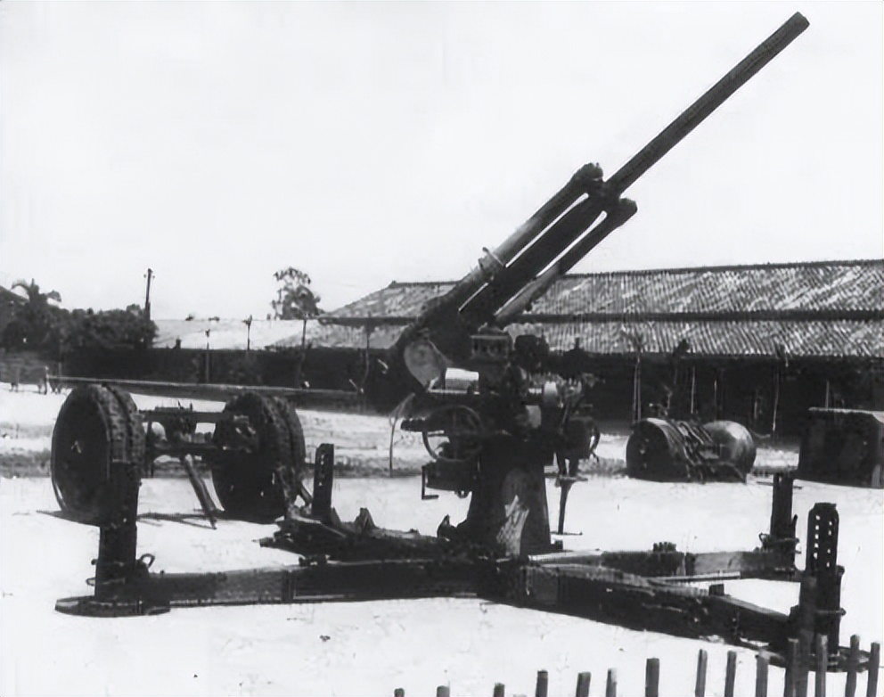 Только японские зенитные пушки все время. 75 Мм Полевая пушка Бофорс м 1935. Зенитная 75-мм пушка Type 88. Японская зенитная артиллерия. Зенитные орудия Японии.