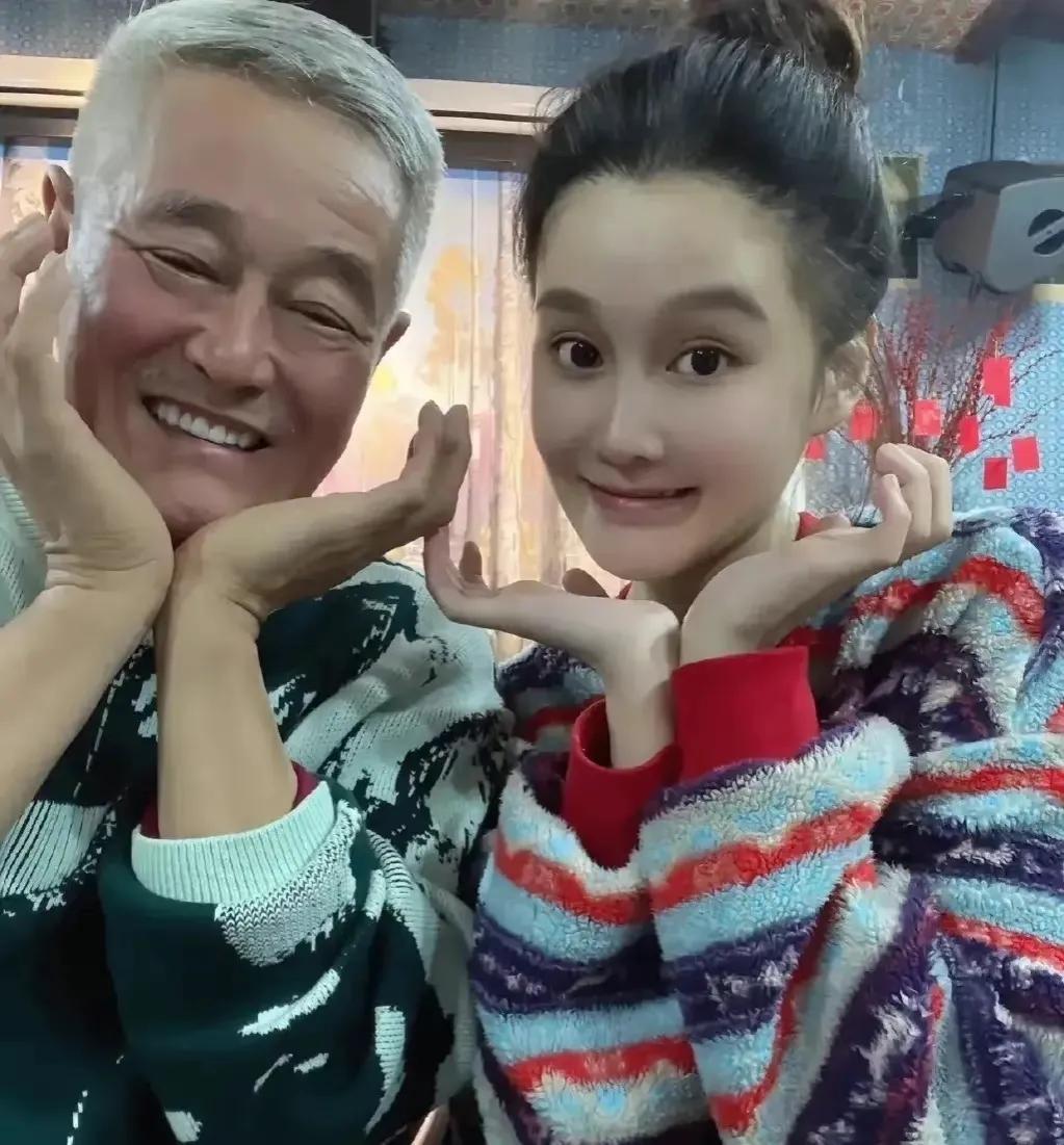 Zhao Benshan’s daughter officially announces her marriage, but what