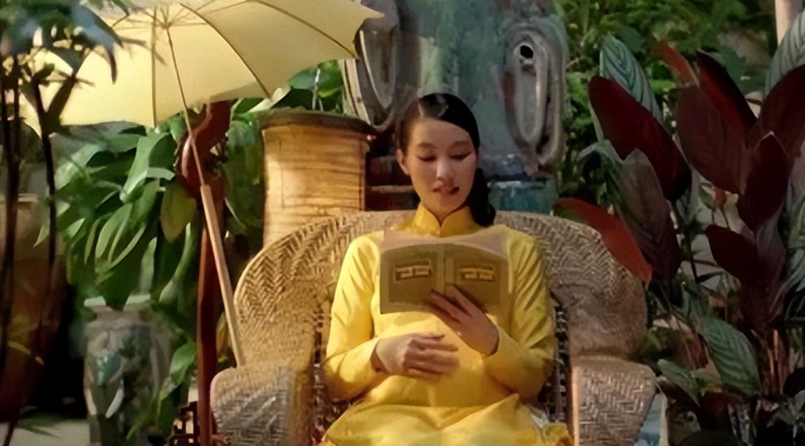 What are the performances of the color metaphor art in the movie "The