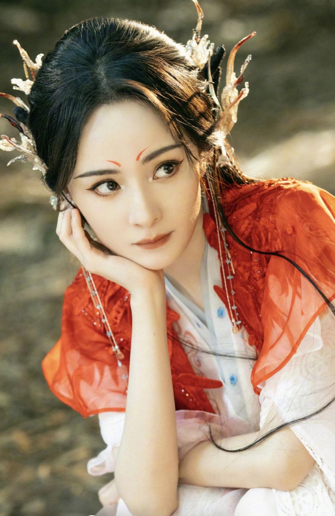 Who do you like more in Liu Shishi and Yang Mi's ancient costumes? iMedia