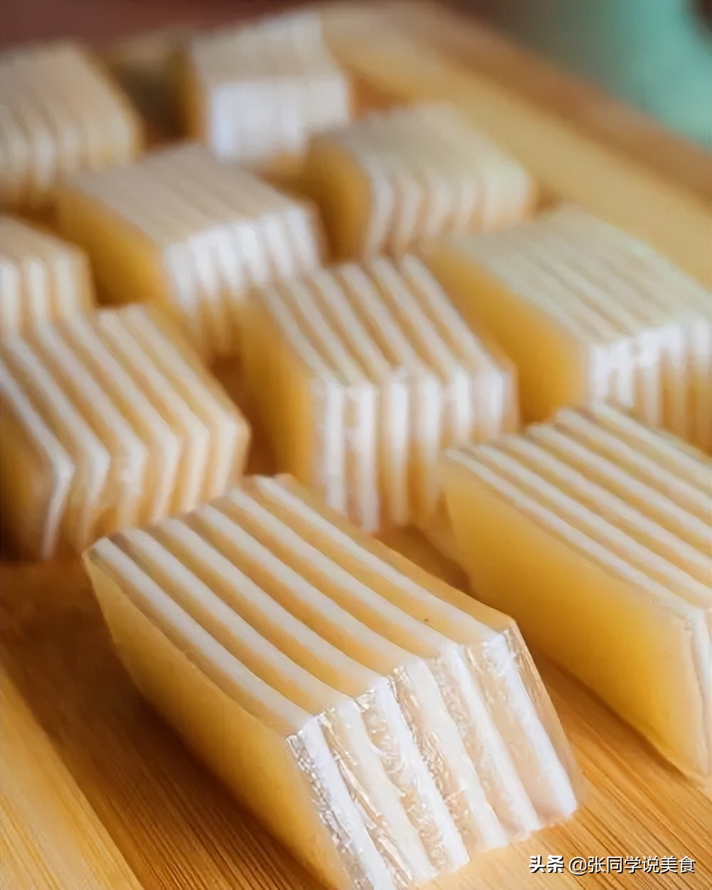 Coconut milk thousandlayer water chestnut cake, beautiful and