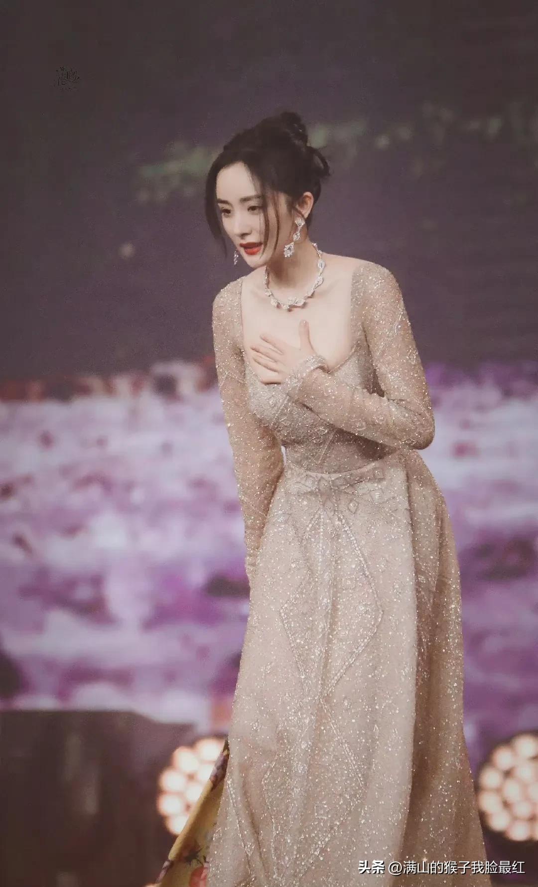 Yang Mi's Weibo night looks really eye-catching - iNEWS