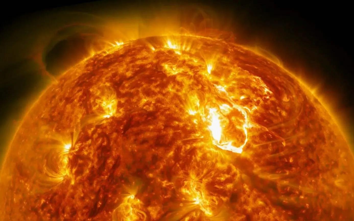 太陽為什麼是圓的? - 資訊咖