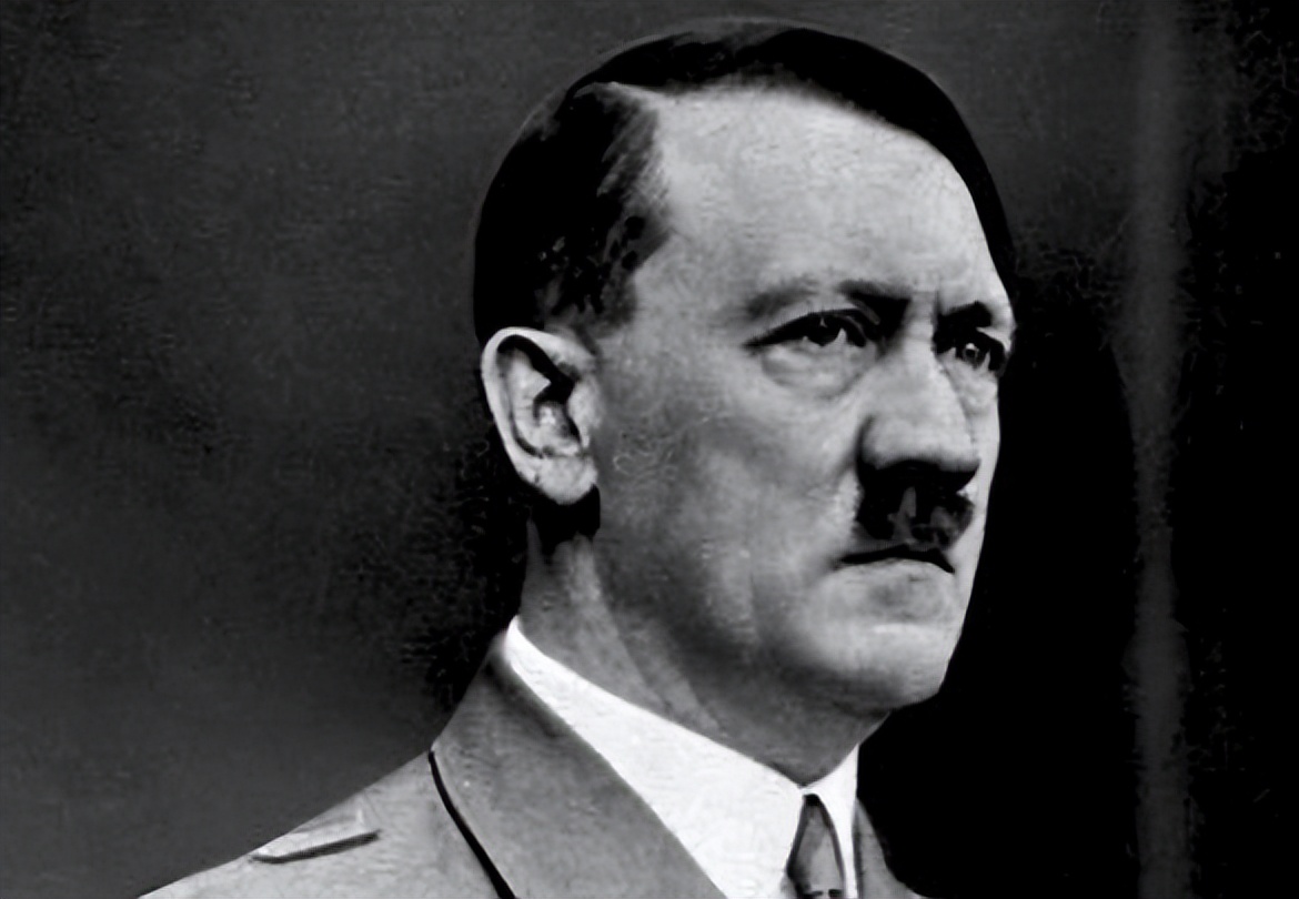 What weapon did Hitler use in his last shot? - iNEWS