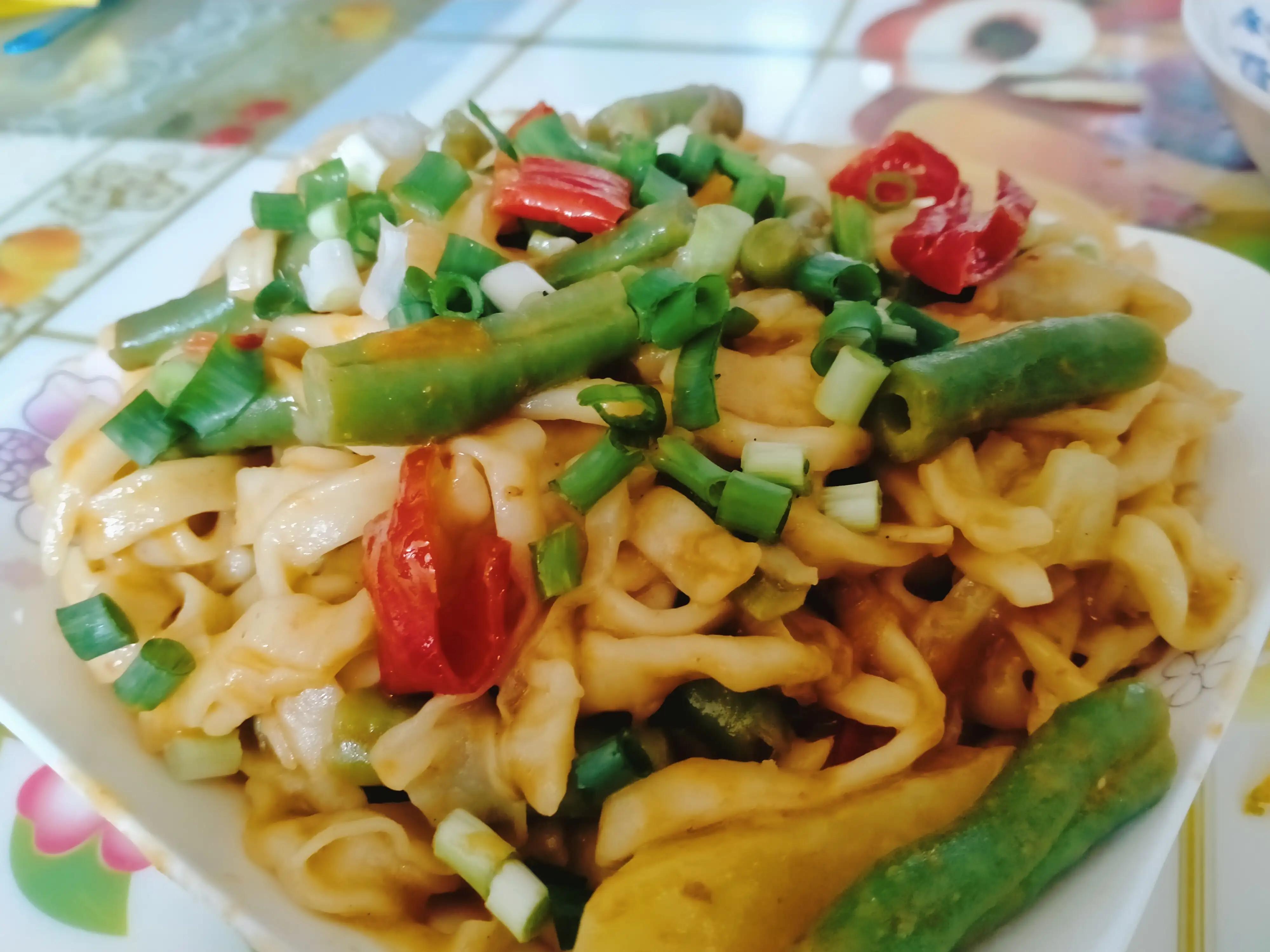 Teach you the practice of braised noodles with beans, master three