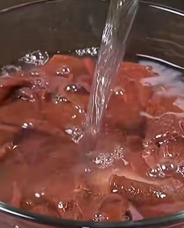 Stirfried pork liver, blanching water to remove fishy smell is a taboo