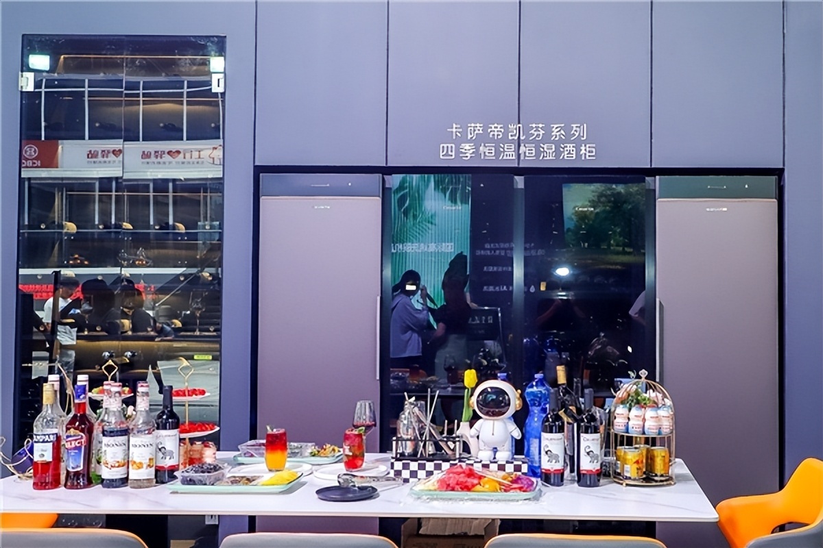 Move the wine cellar into the living room! Casarte Wine