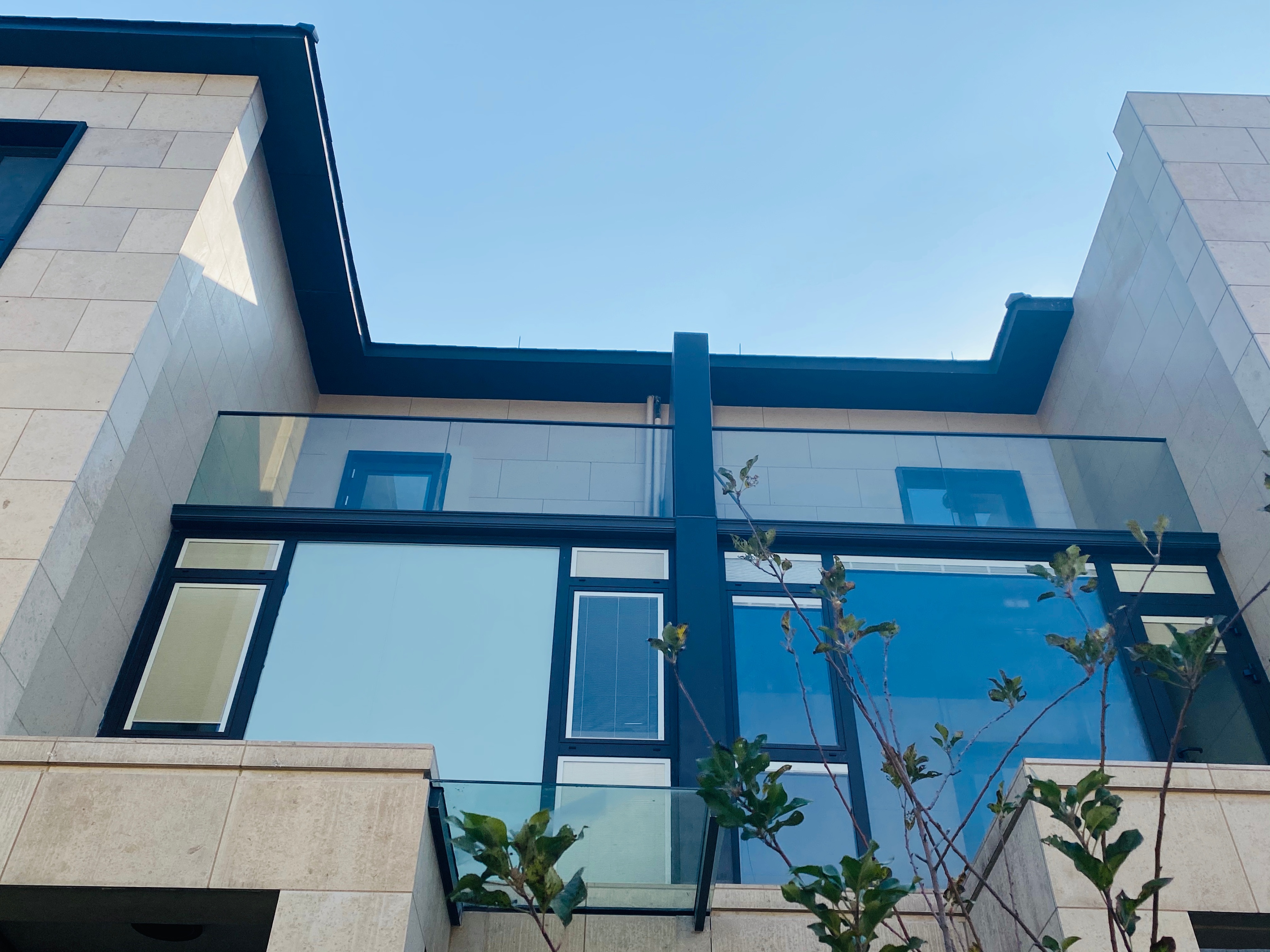 Hollow built-in shutters and doors and windows - iNEWS