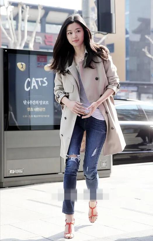 Jun Ji Hyun wears khaki trench coat with jeans - iNEWS