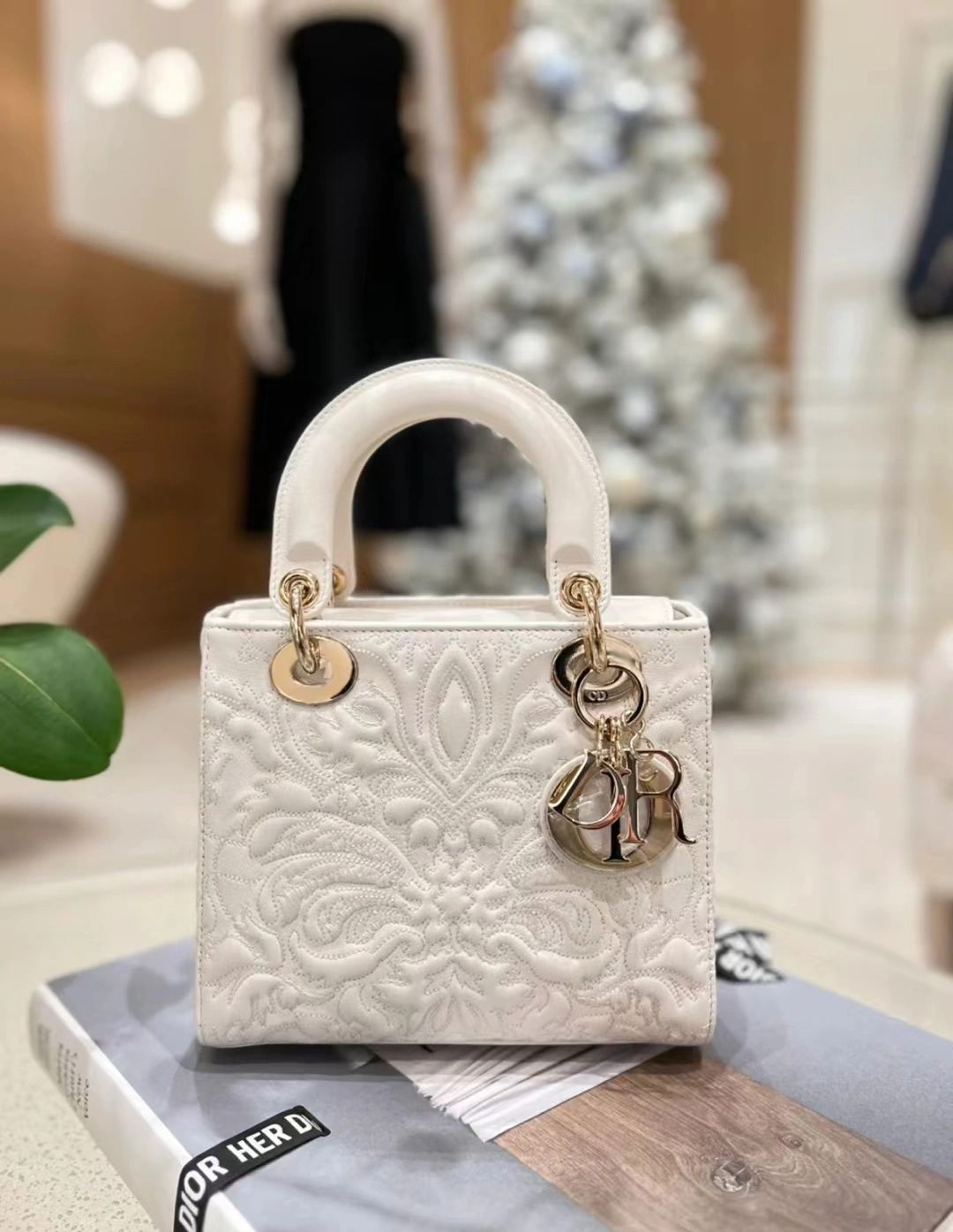 Dior Dior 2023 early spring series - iNEWS