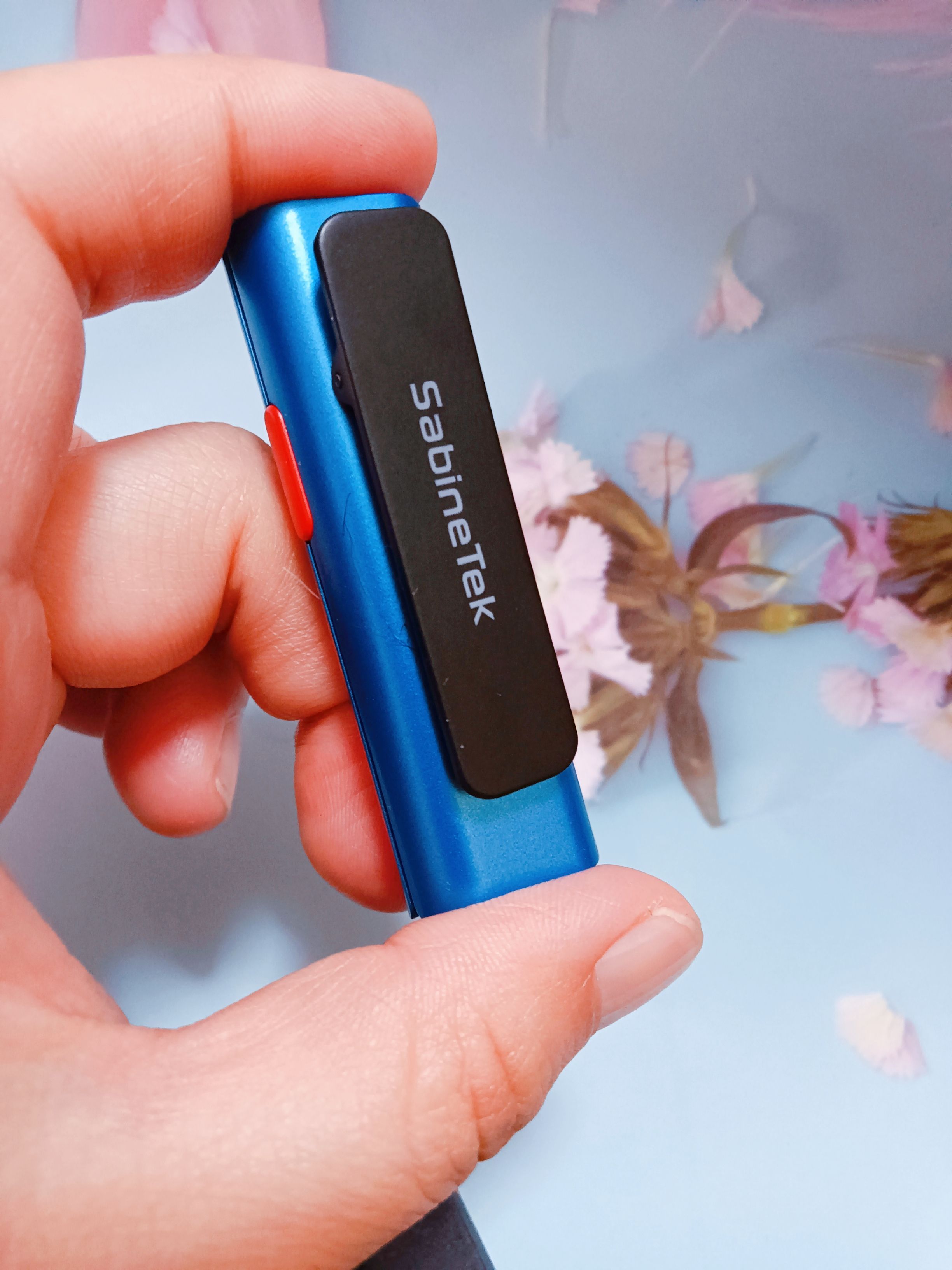 Lavalier outdoor true wireless noisecanceling microphone, making your vlog live more simple and