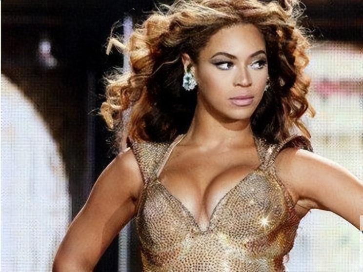 Top 10 Most Beautiful Big Breasts in the World - iNEWS