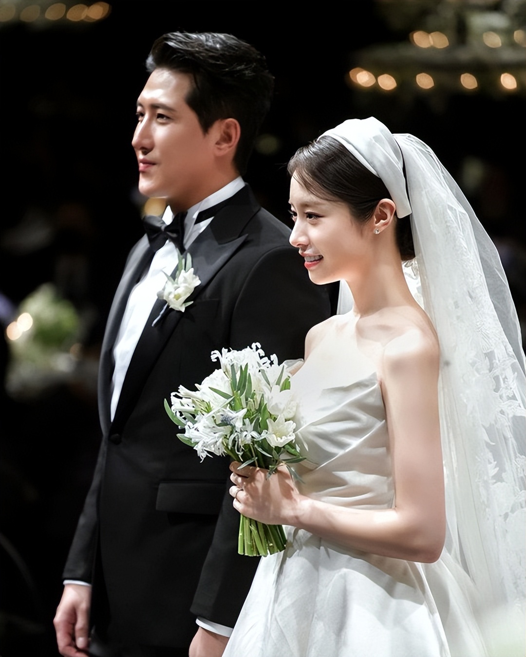 Hwang Jae Kyun ♥ Jiyeon, released their wedding photos...