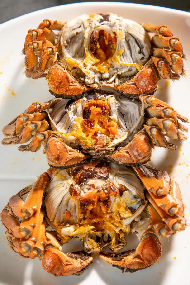 Everyone loves food, eat crabs in golden autumn iNEWS