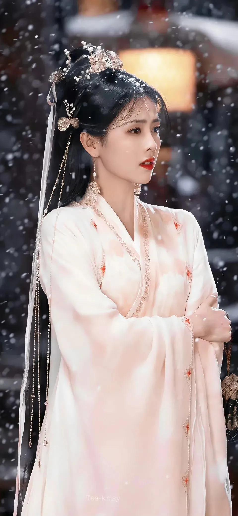 The white deer is so beautiful in Till The End Of The Moon, the shape