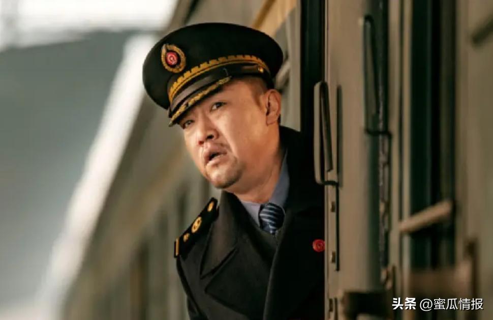 Actor Jia Bing everything goes well, his wife is young and beautiful ...