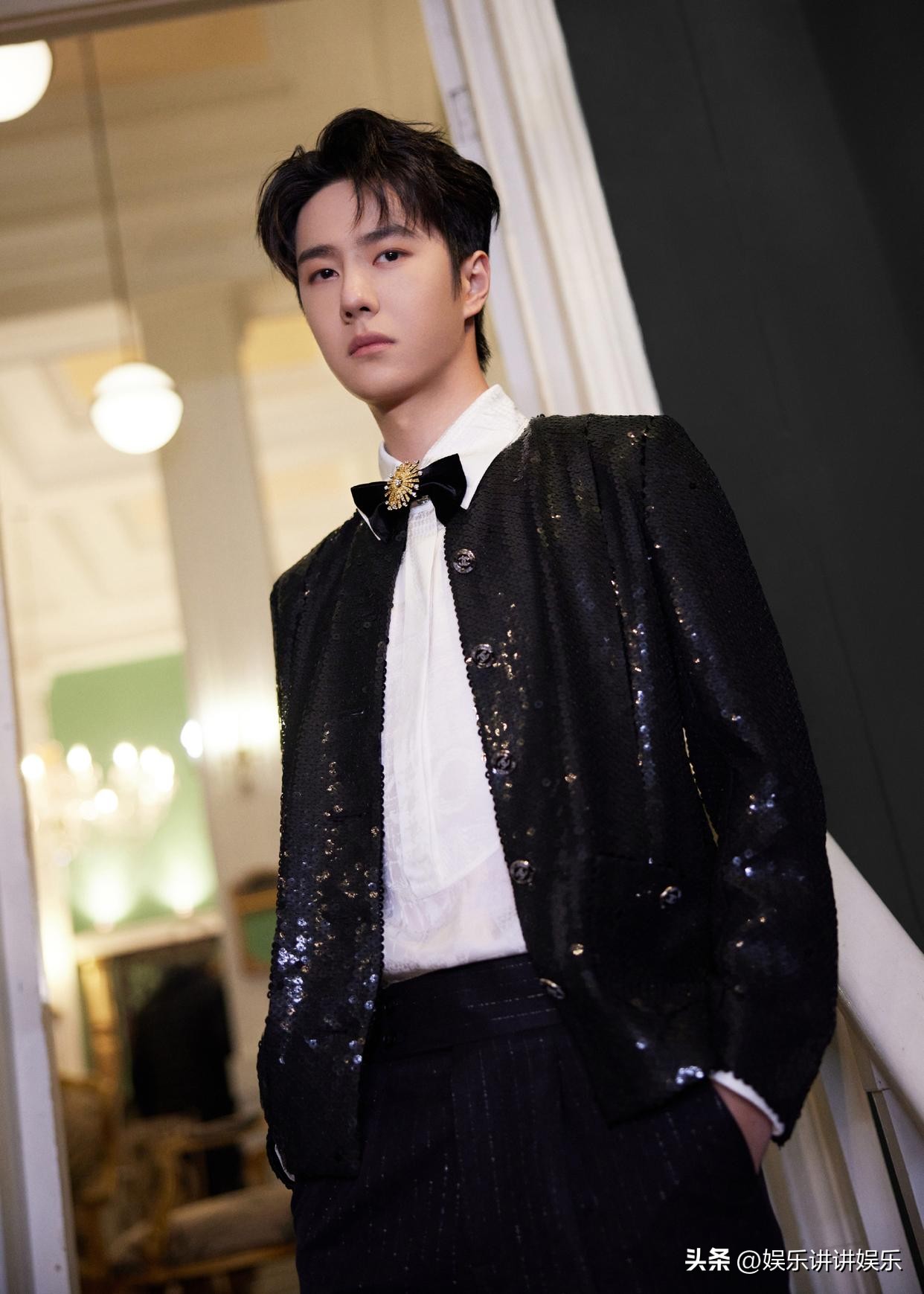 Full of extravagance!Wang Yibo GQ red carpet, 1932 Xiangjia brooch with ...