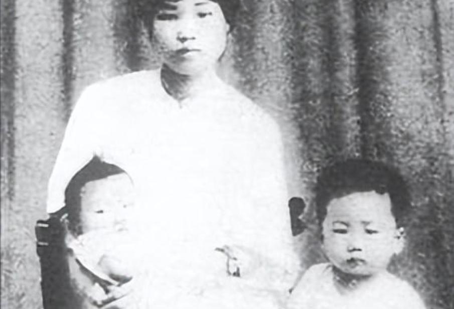 In 1962, when Mao Anqing returned to his hometown to worship his mother ...