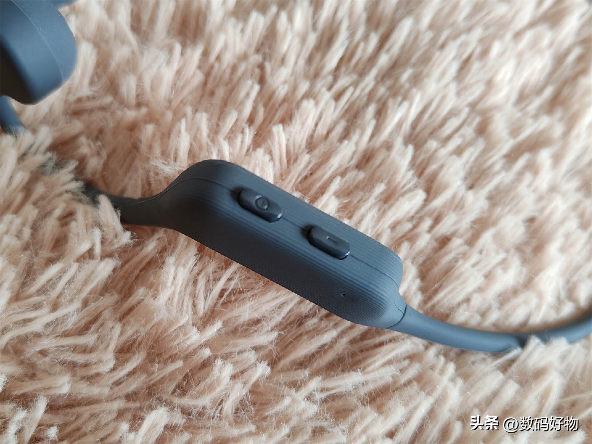 Smaller and lighter bone conduction headphones! South Carolina NANK Neo