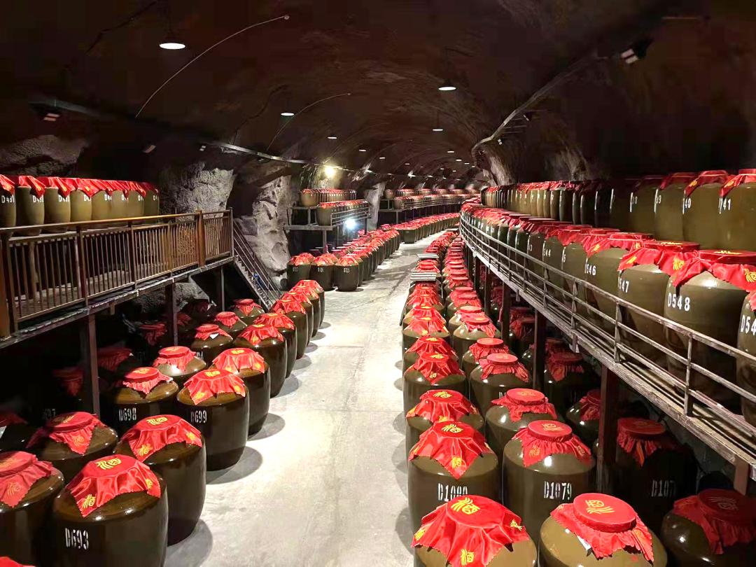 Yangshao Cai Taofang Classic Time, Chen Rou style of a bottle of wine ...
