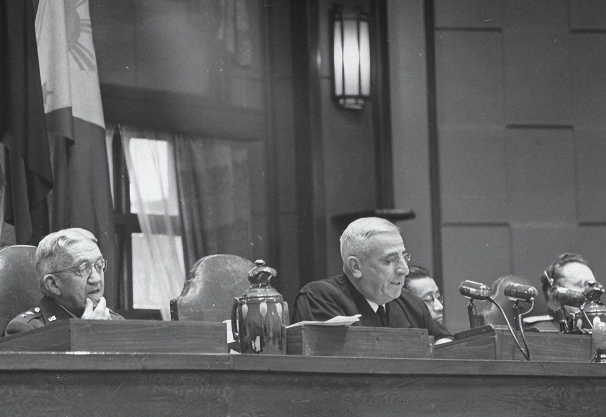 How many Japanese war criminals were sentenced to death in the Tokyo ...